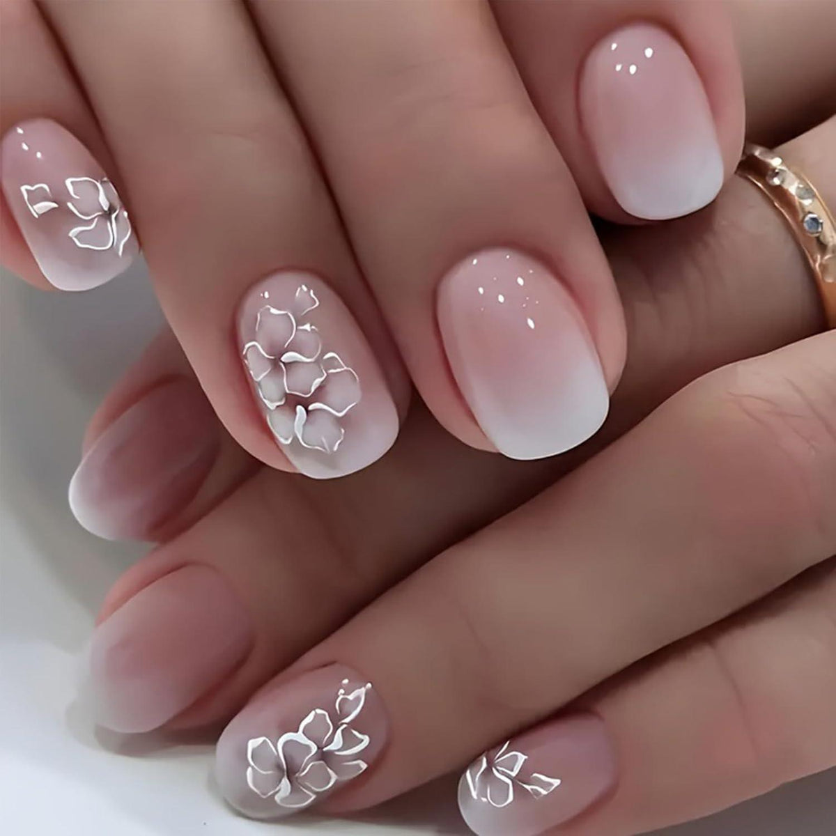Weiße Quadratische Klebe-Nägel mit Blumenmuster & Pink Verlauf