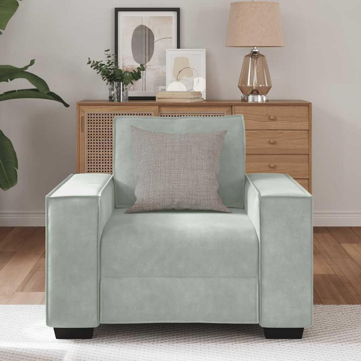 Hellgrauer Sessel – Wohnzimmer, Schlafzimmer & Leseecke