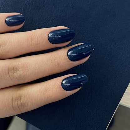 Marineblaue Press On Nails Kurz – Mandelform, 24 Stück Set