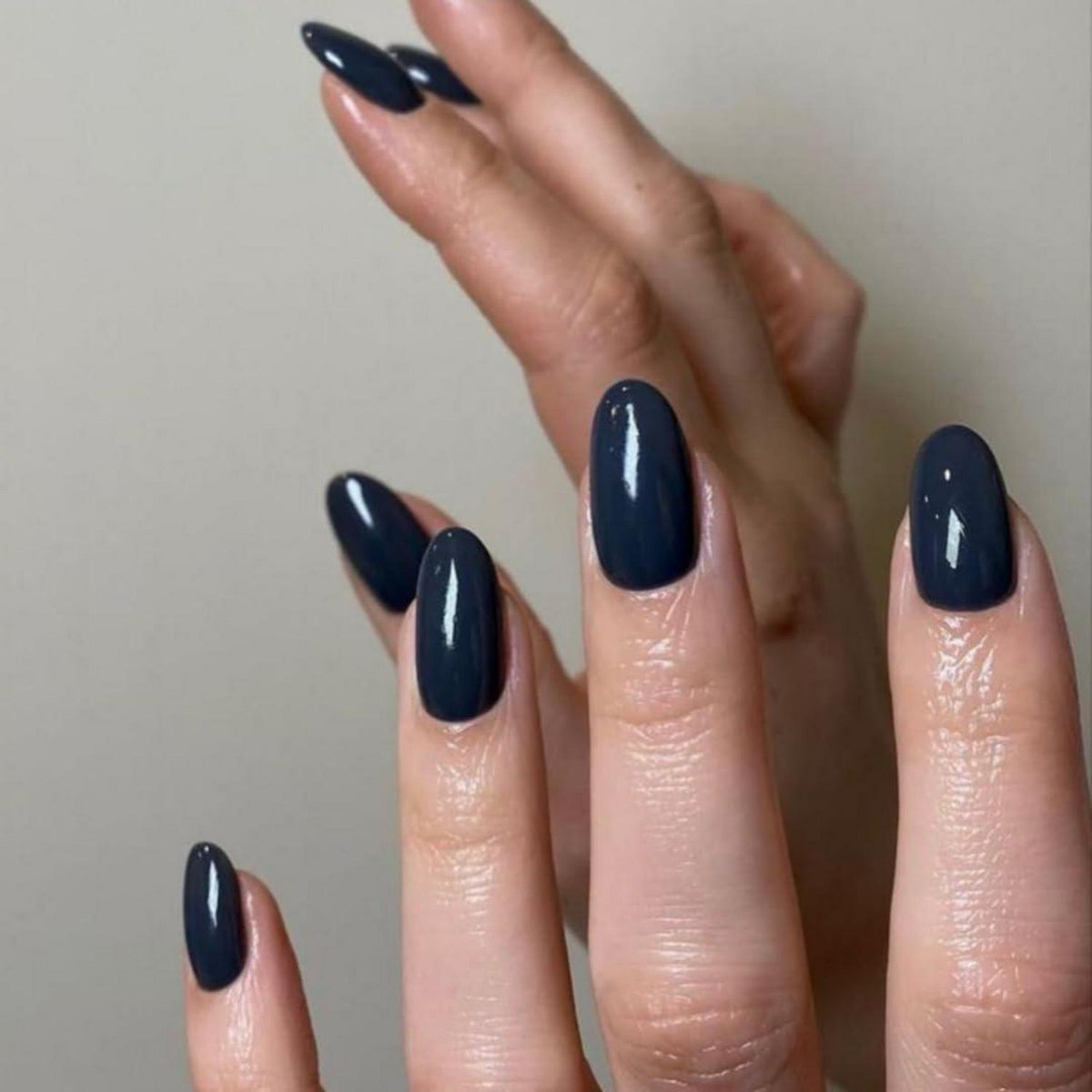 Marineblaue Press On Nails Kurz – Mandelform, 24 Stück Set