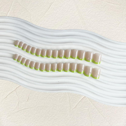 Neon Grün French Tip Nägel zum Aufkleben – Kurz & Eckig