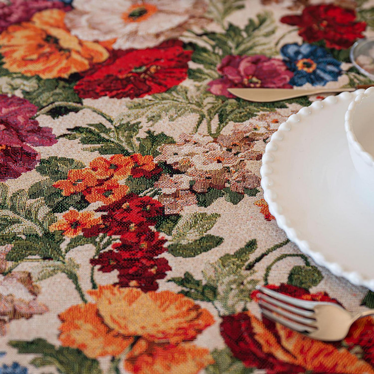 Vintage Blumen Tischdecke quadratisch mit Quasten – 140x140 cm