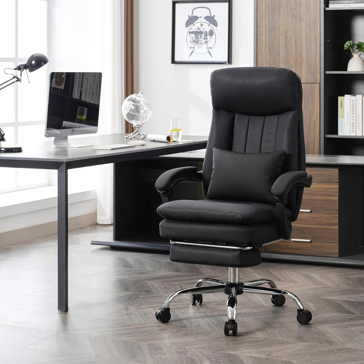 Ergonomischer Bürostuhl mit Fußstütze und Liegende