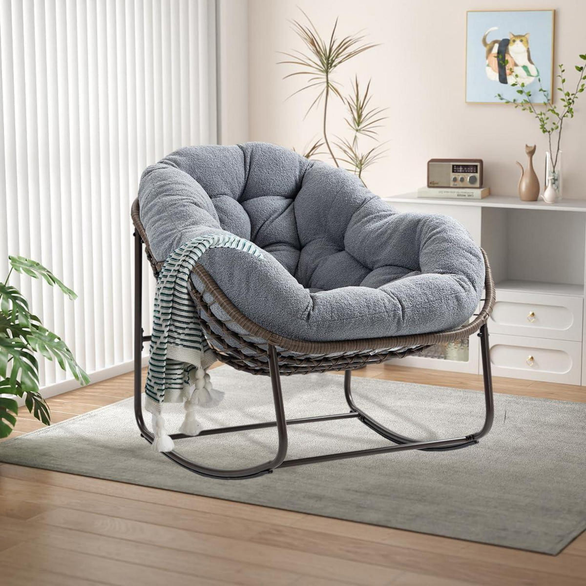 Rattan Schaukelstuhl mit Sherpa Fleece - Grau, Indoor & Outdoor