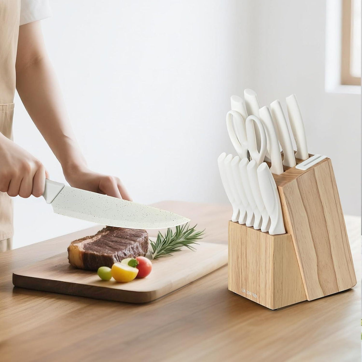 15-teiliges Küchenmesserset mit integriertem Schärfer, weiß