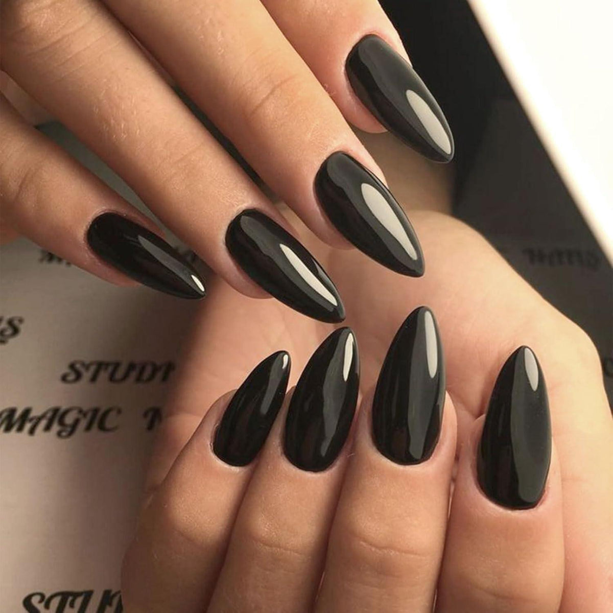 240 Schwarz Mandel Press on Nails - Künstliche Nagelspitzen Mittel