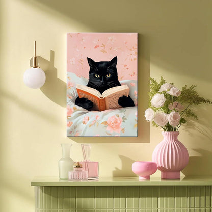 Gerahmtes Leinwandbild Schwarze Katze liest Bücher – Wandkunst Schlafzimmer