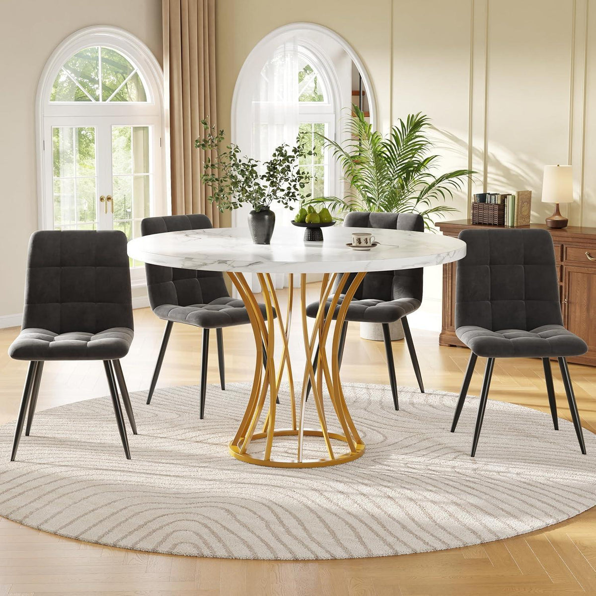 Runder Esstisch Set für 4 Personen | Goldene Metallbeine & Samtstühle