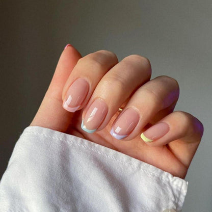 Kurze French Tip Nägel zum Aufkleben – Bunt & Eckig