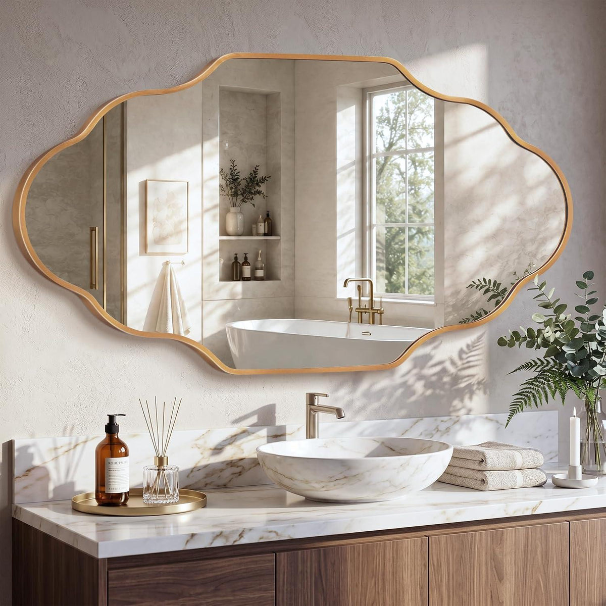 Wavy Gold Wandspiegel – Eleganter Wellenrahmen 115x65cm