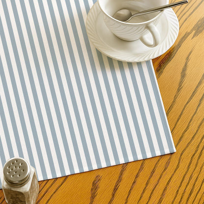 Hellblaue Tischdecke gestreift 100x100 cm – Modern & Pflegeleicht