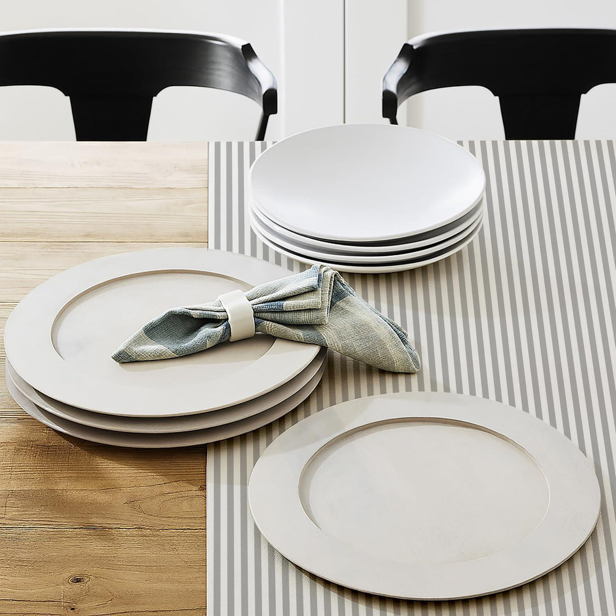 Grau gestreifte Tischdecke 85x85 cm – Abwaschbar & Pflegeleicht