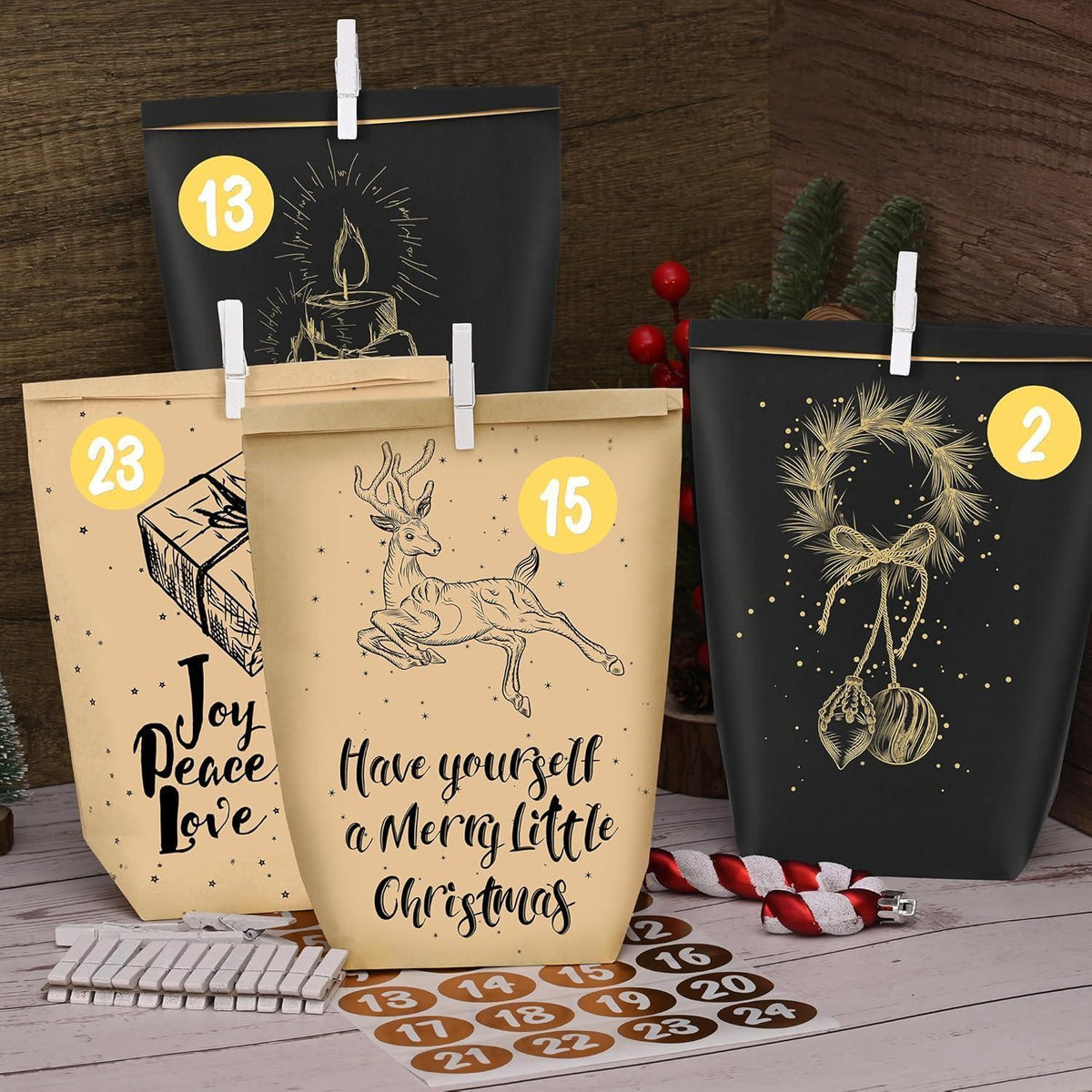 Adventskalender zum Befüllen: 24 schwarze & gelbe Papiertüten mit Gold-Aufklebern