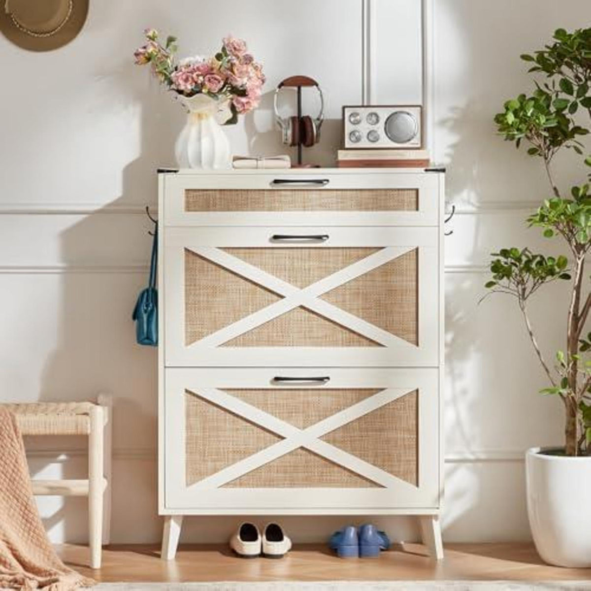 Schmaler Schuhschrank Rattan Weiß – Boho-Landhausstil