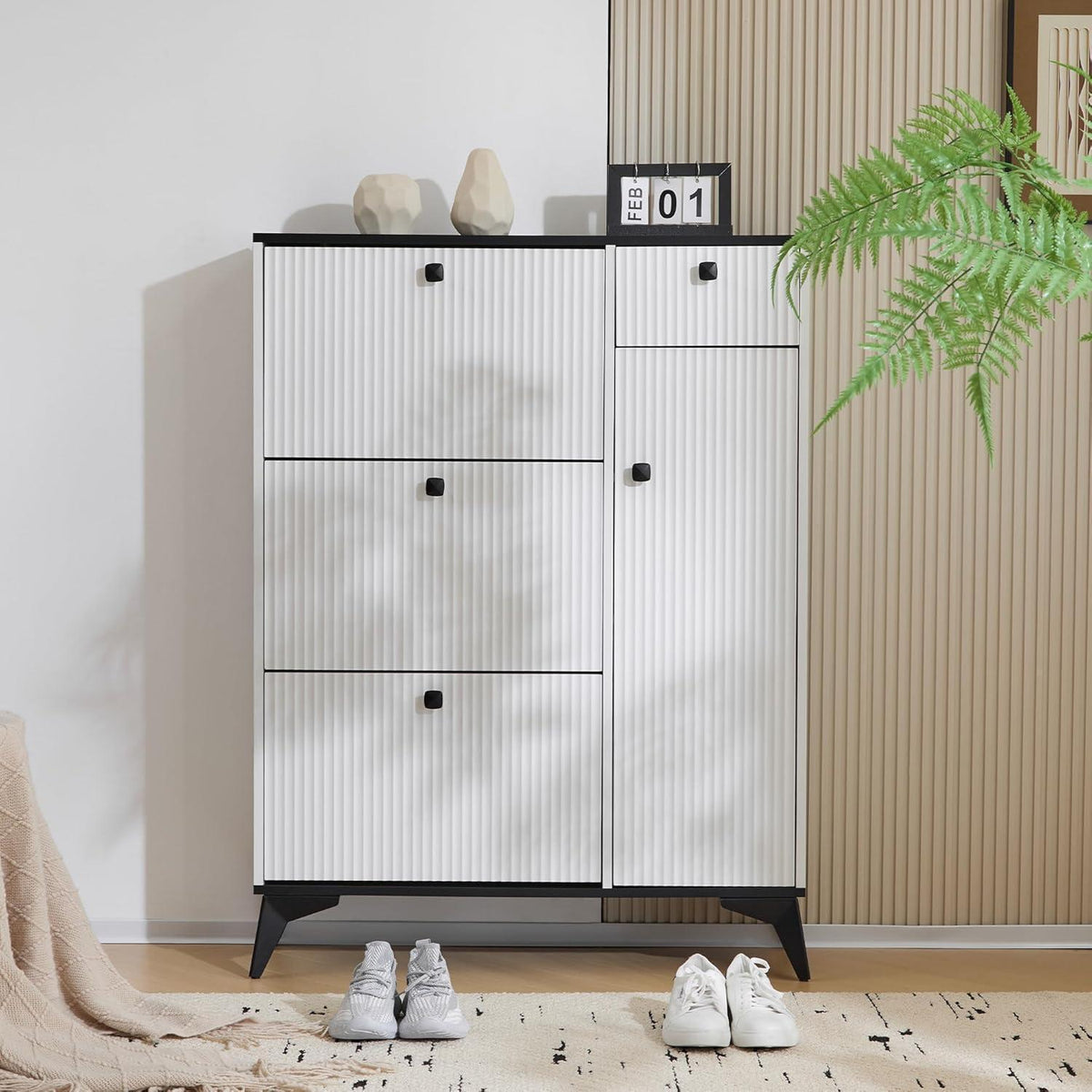 Schmaler Schuhschrank mit Klappen & Schublade – Weiß