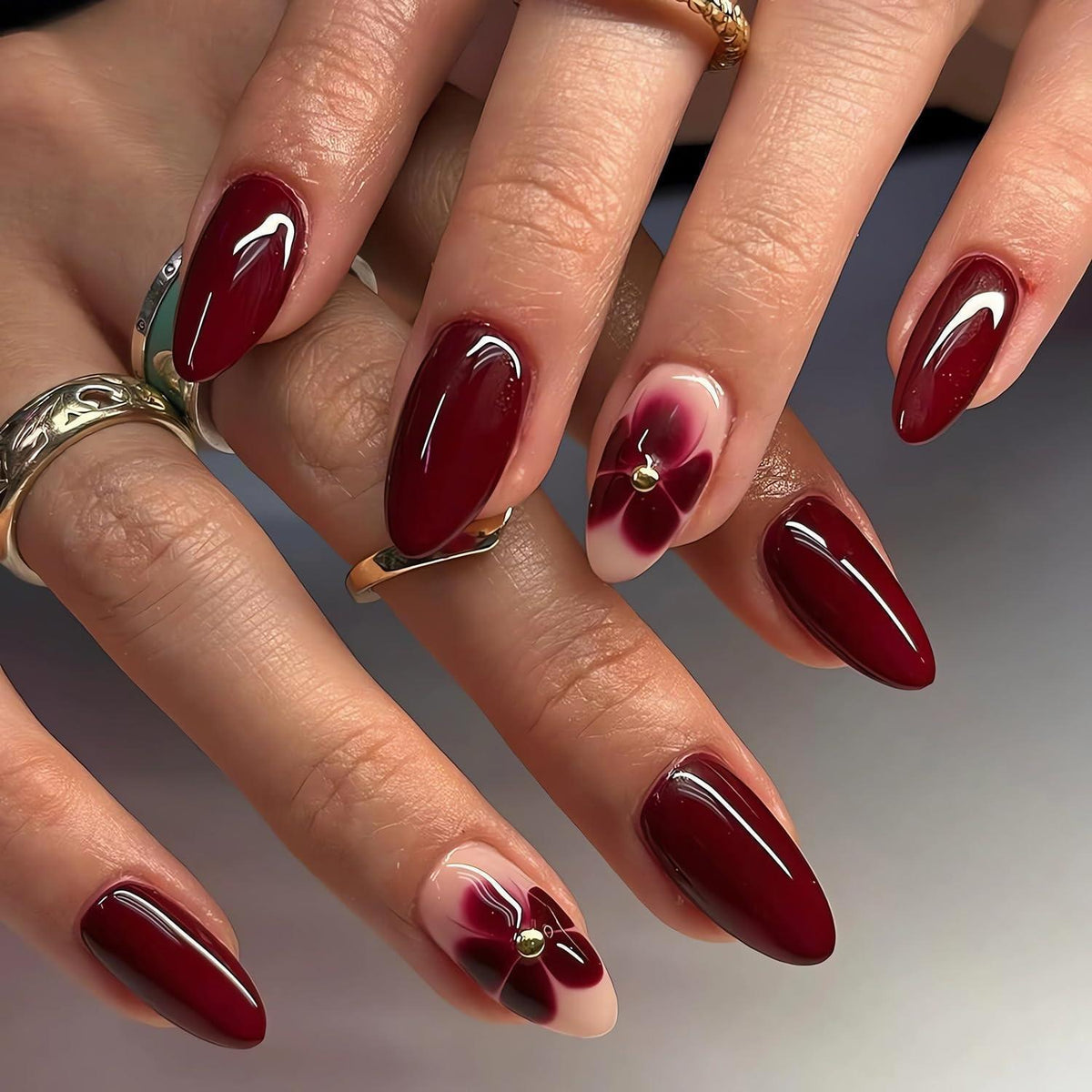 Rote Blume Press on Nails – Mandelform, 24 Stück Set