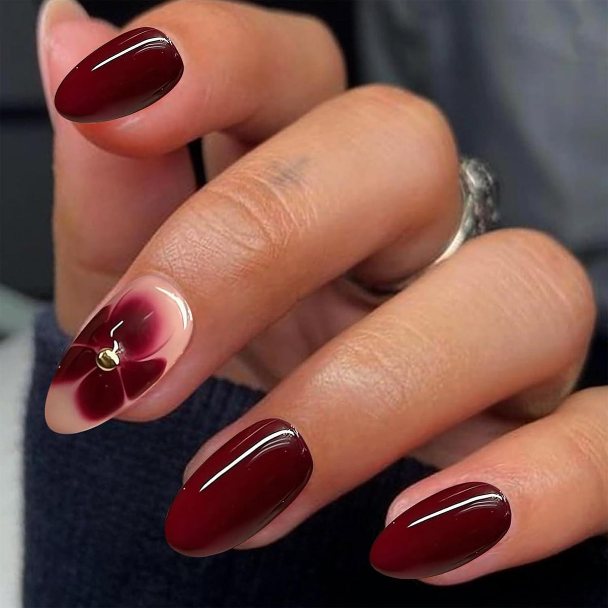 Rote Blume Press on Nails – Mandelform, 24 Stück Set