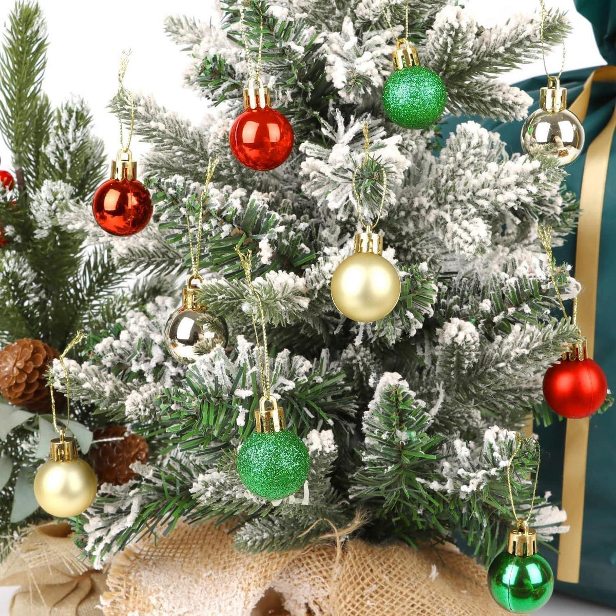Mini-Weihnachtskugeln 49er Set Rot Grün Gold 3 cm bruchsicher
