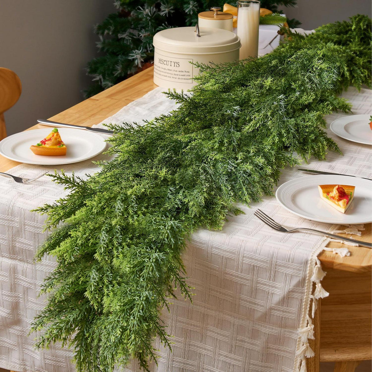 Realistische Zedernholz-Weihnachtsgirlande – 6 Fuß