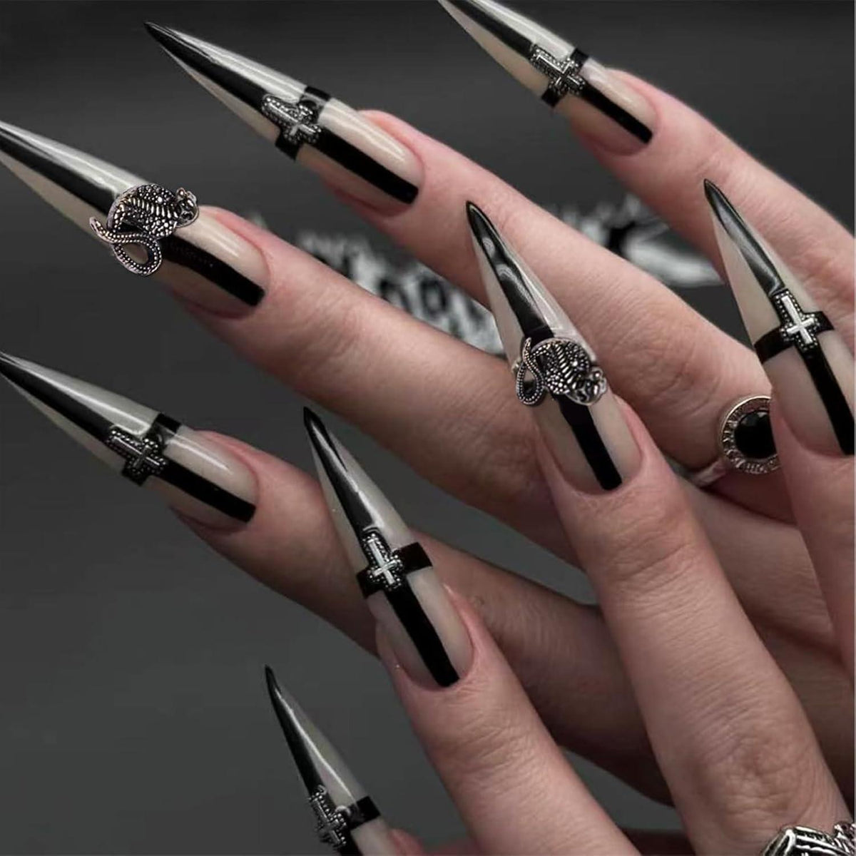 24 Press On Nails Lang Mandel Schwarz Goth Schmetterling Design