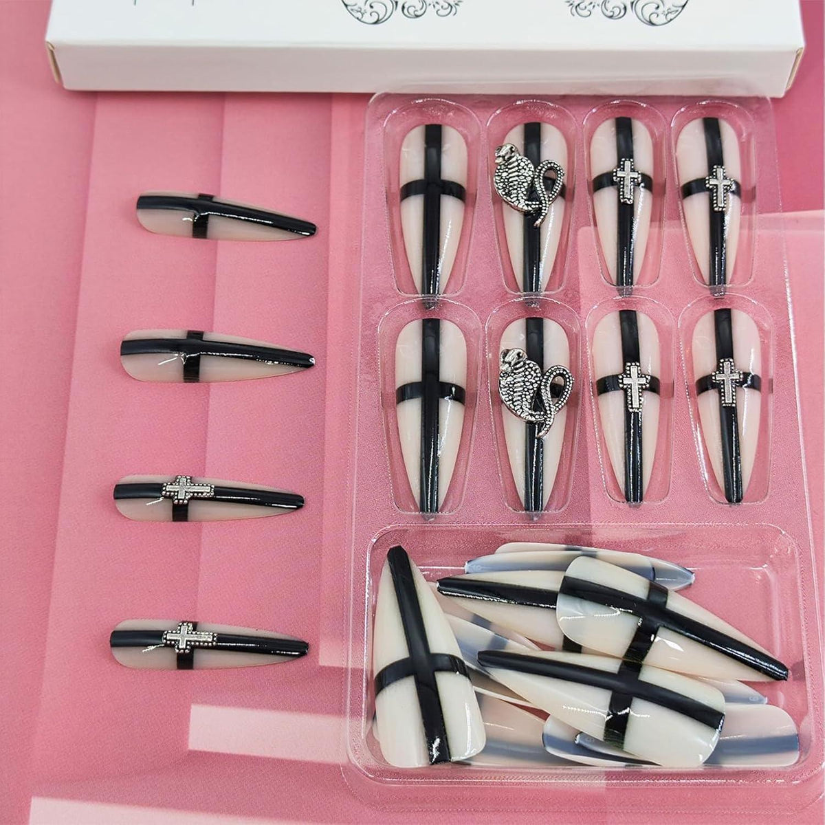 24 Press On Nails Lang Mandel Schwarz Goth Schmetterling Design