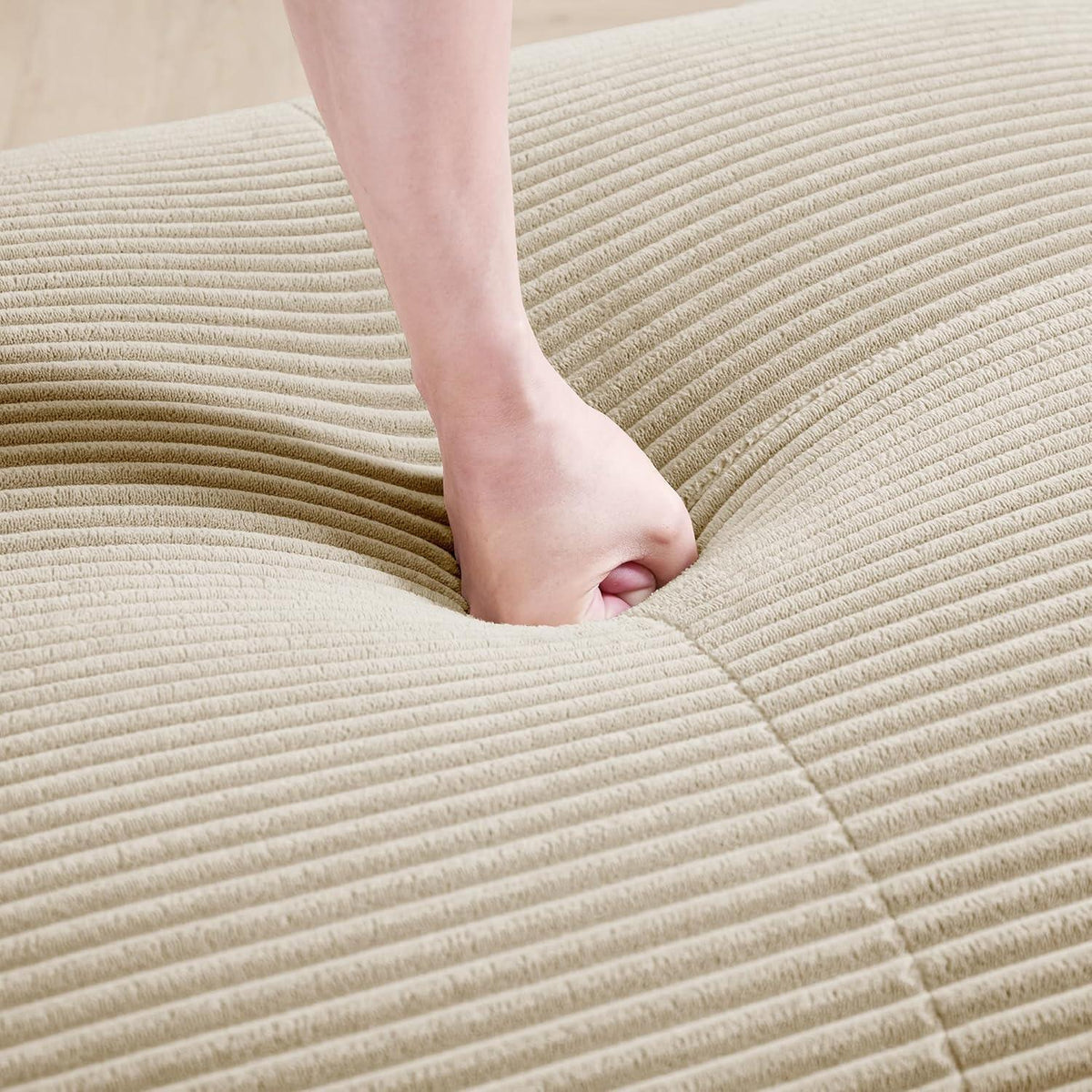 4-Sitzer Cord Sofa Beige – Modernes Wohnzimmer Sofa
