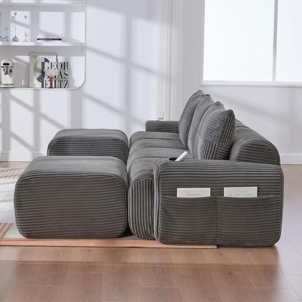 4-Sitzer Cord Sofa mit Hockern | Modular, Getränkehalter & Stauraum