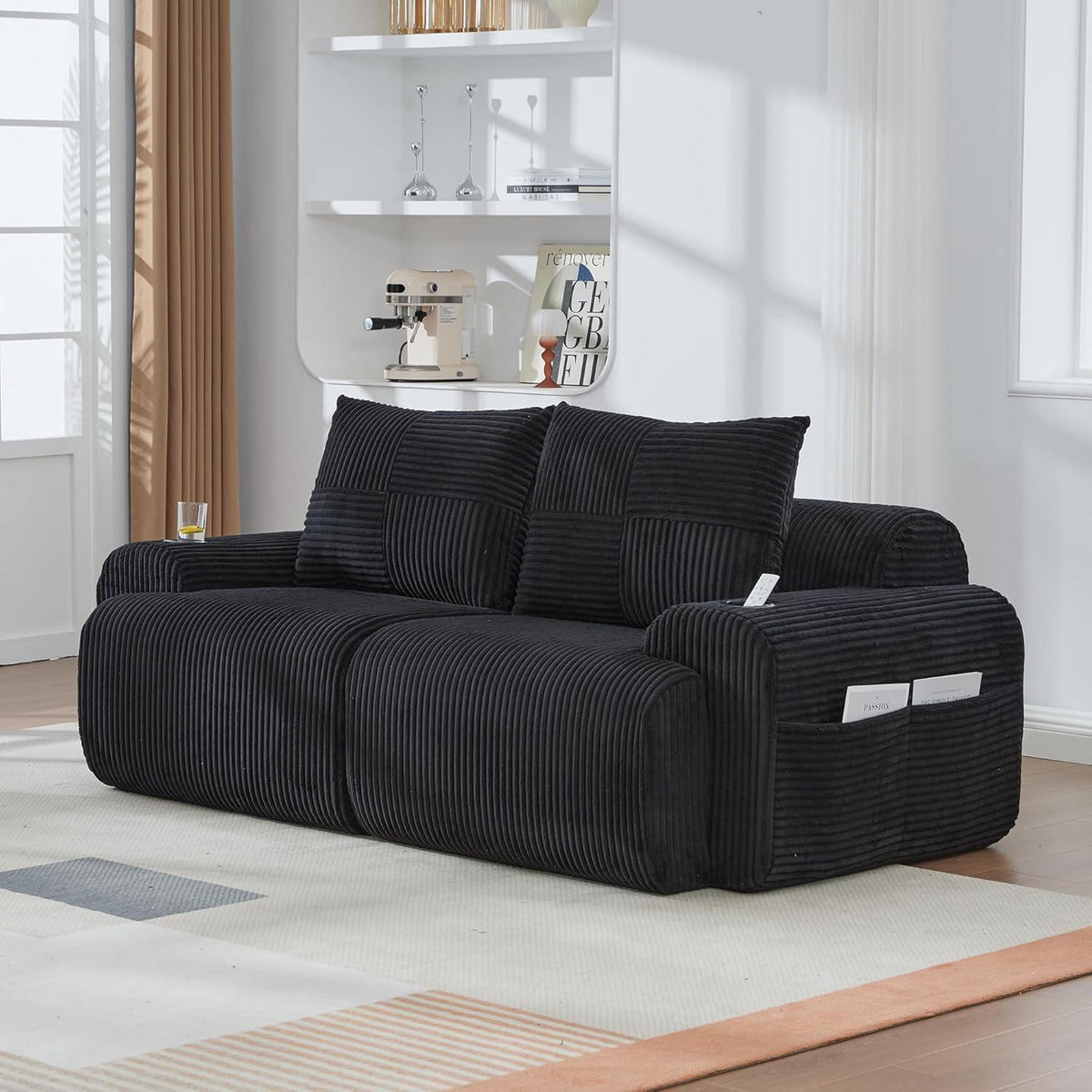 2-Sitzer Cord Sofa mit Getränkehalter & Tasche – Schwarz