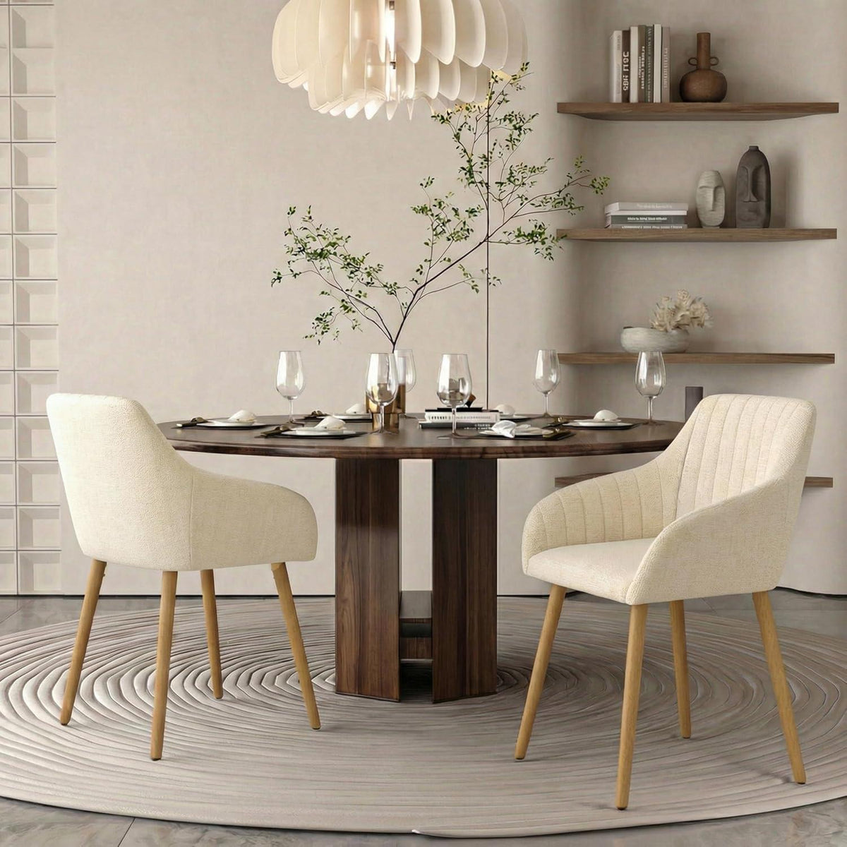 Esszimmerstühle Set 2 beige Holzbeine mit Armlehne & Samt